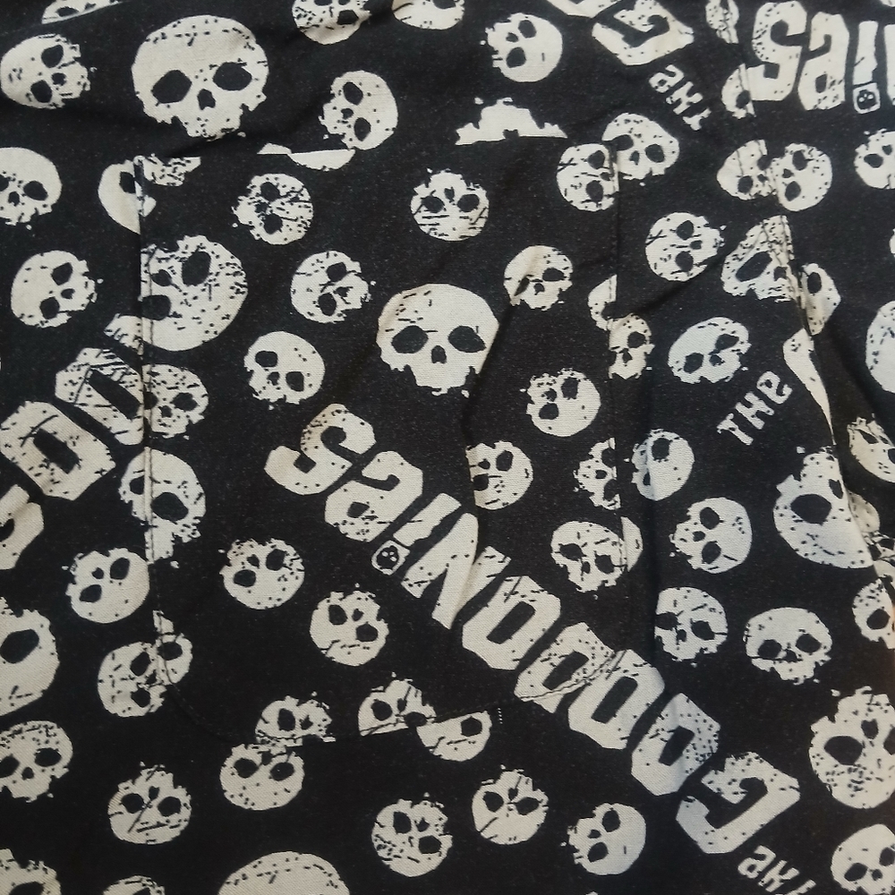 The Goonies Button Down Shirt Mens Large Black Skull Print‎ Short Sleeve Rayon - Picture 3 of 5